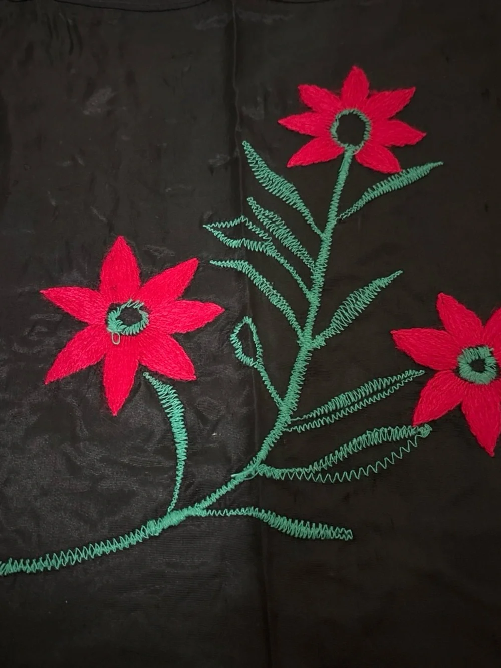 Folclórico Black apron with red flowers and green stems handmade #dance #folclór